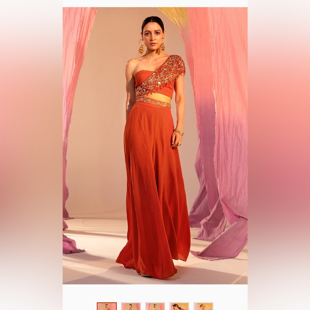 Silky Bindra Set XS